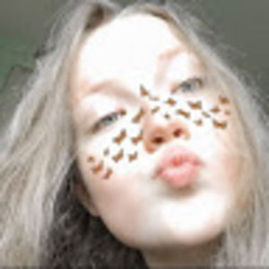 Meet your Posher, Chloe